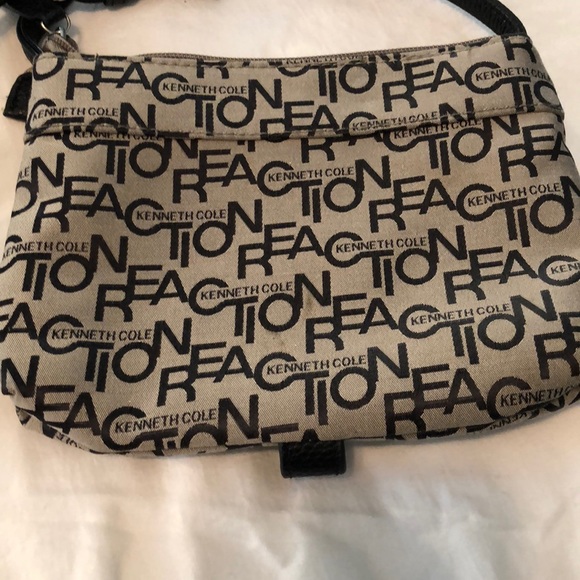 Kenneth Cole Reaction cross body bag - Picture 3 of 4